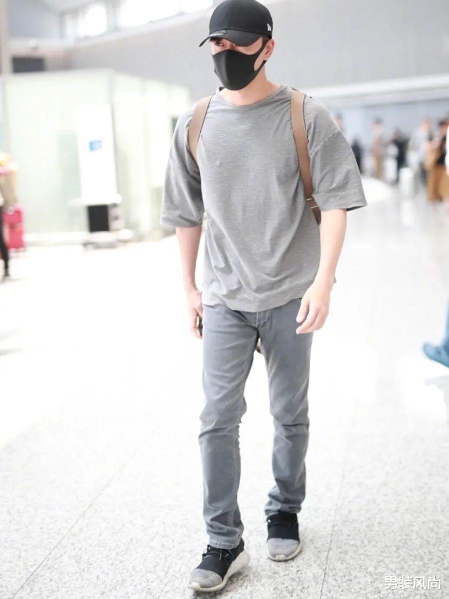 夏季男士灰色短袖T恤搭配什么类似的裤子与鞋子既显高级又显时尚气质？ 图4