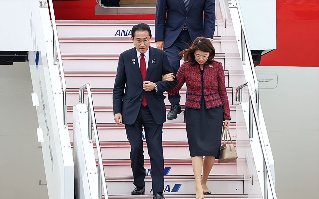 日本第一夫人抵达广岛出席G7！小香风好美，拜登没带老婆却带孙女
