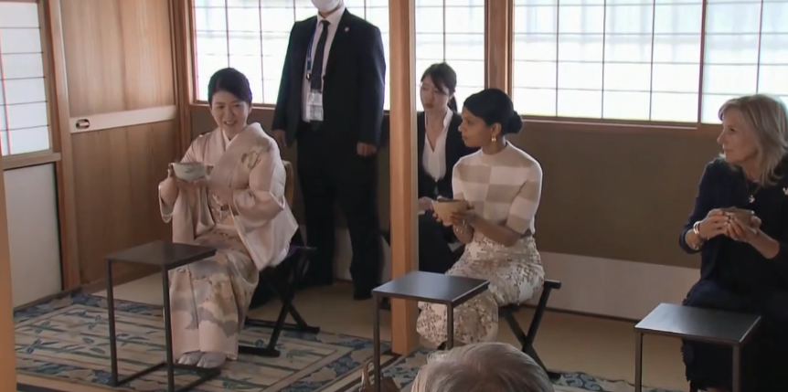 广岛G7峰会太太团齐聚品茶！日本夫人穿传统和服，美国夫人很减龄 图1