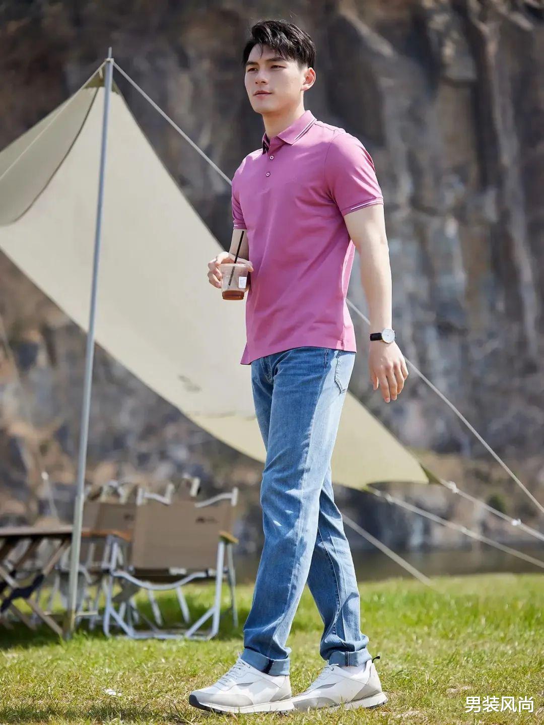 男士粉色系短袖polo衫搭配什么颜色裤子与鞋子，既显时尚潮流又显独特气质 图21