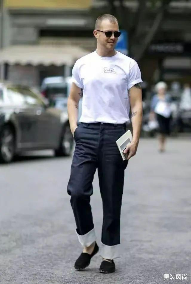 男士白色短袖T恤搭配什么颜色牛仔裤既显高级又显时尚年轻？ 图21