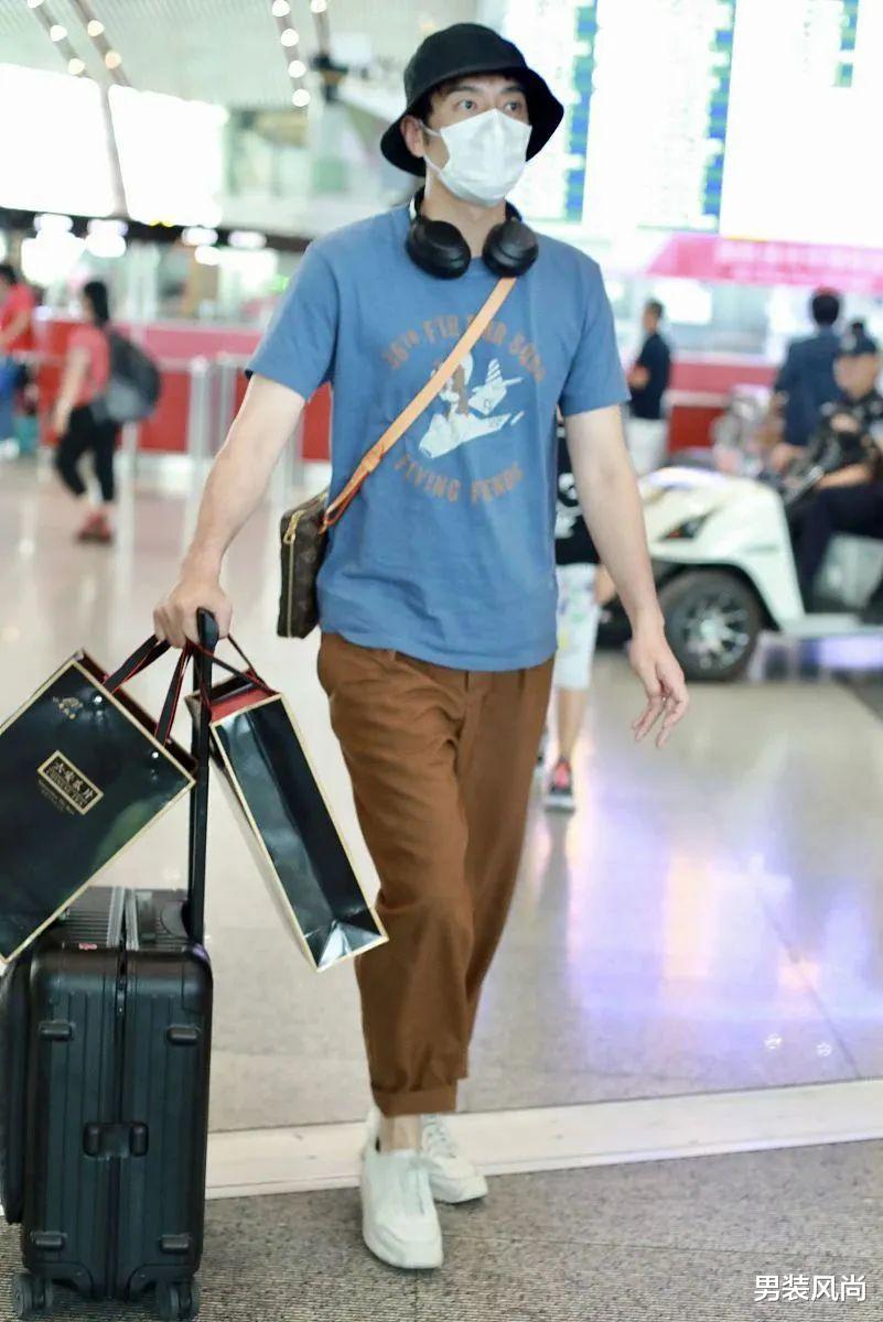男士蓝色系短袖T恤搭配什么颜色的裤子既显高级又显时尚清爽气质？ 图12