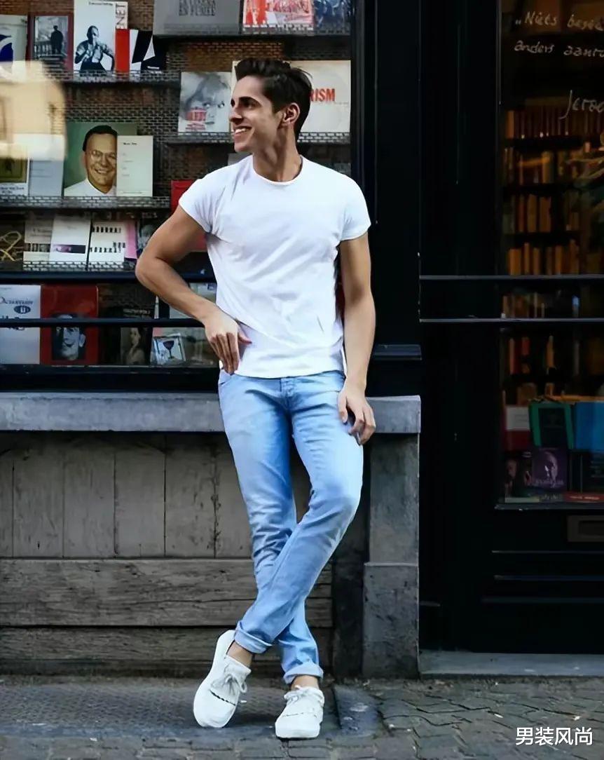 男士白色短袖T恤搭配什么颜色牛仔裤既显高级又显时尚年轻？ 图11