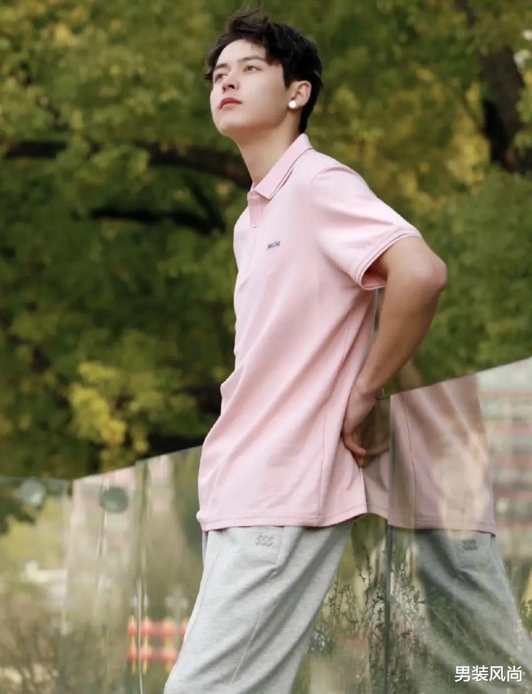 男士粉色系短袖polo衫搭配什么颜色裤子与鞋子，既显时尚潮流又显独特气质 图19