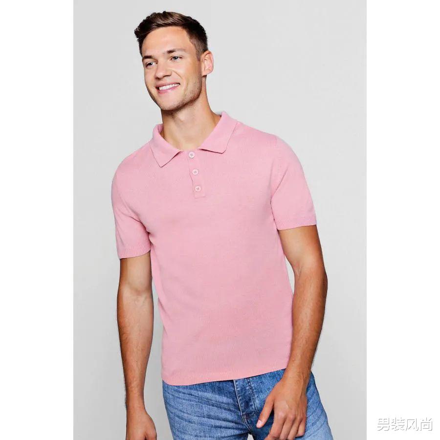 男士粉色系短袖polo衫搭配什么颜色裤子与鞋子，既显时尚潮流又显独特气质 图1