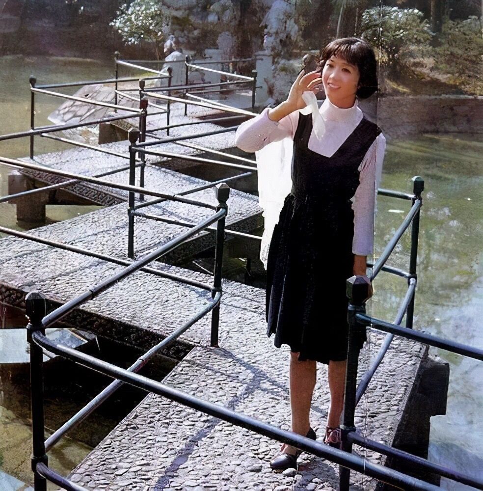 看了龚雪年轻时的照片，才发现：80年代的中国美女，到底有多惊艳 图7